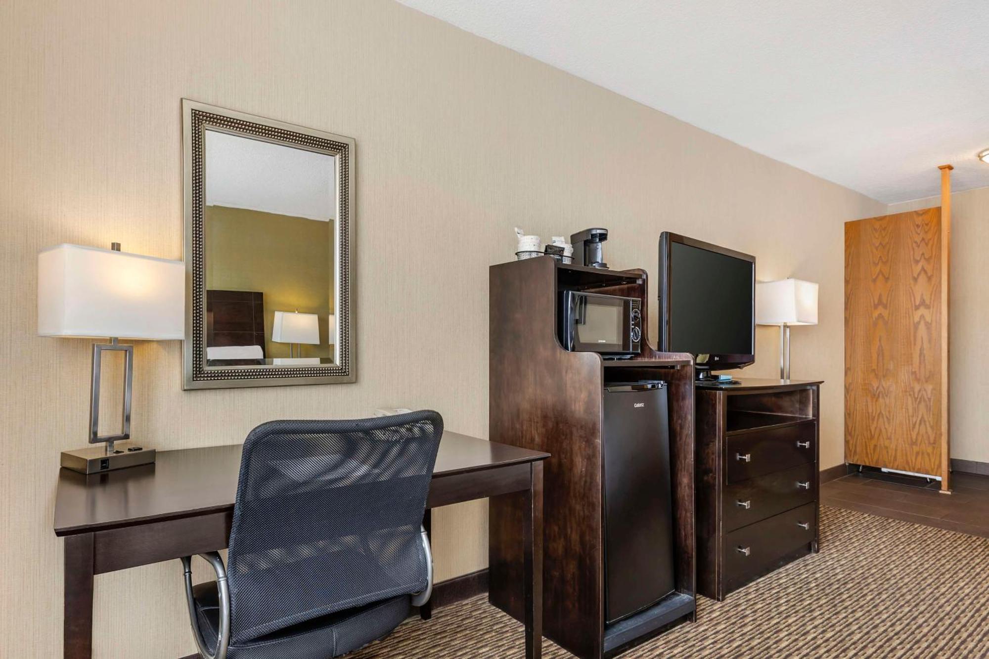 Best Western Watertown/Fort Drum Bagian luar foto
