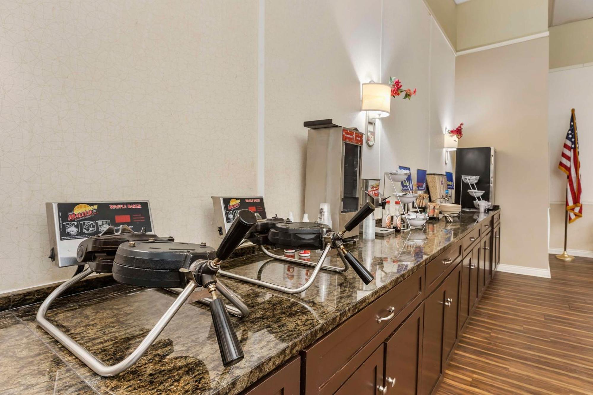 Best Western Watertown/Fort Drum Bagian luar foto