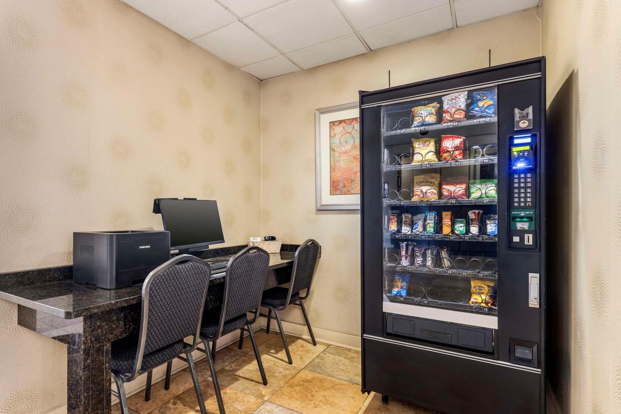 Best Western Watertown/Fort Drum Bagian luar foto